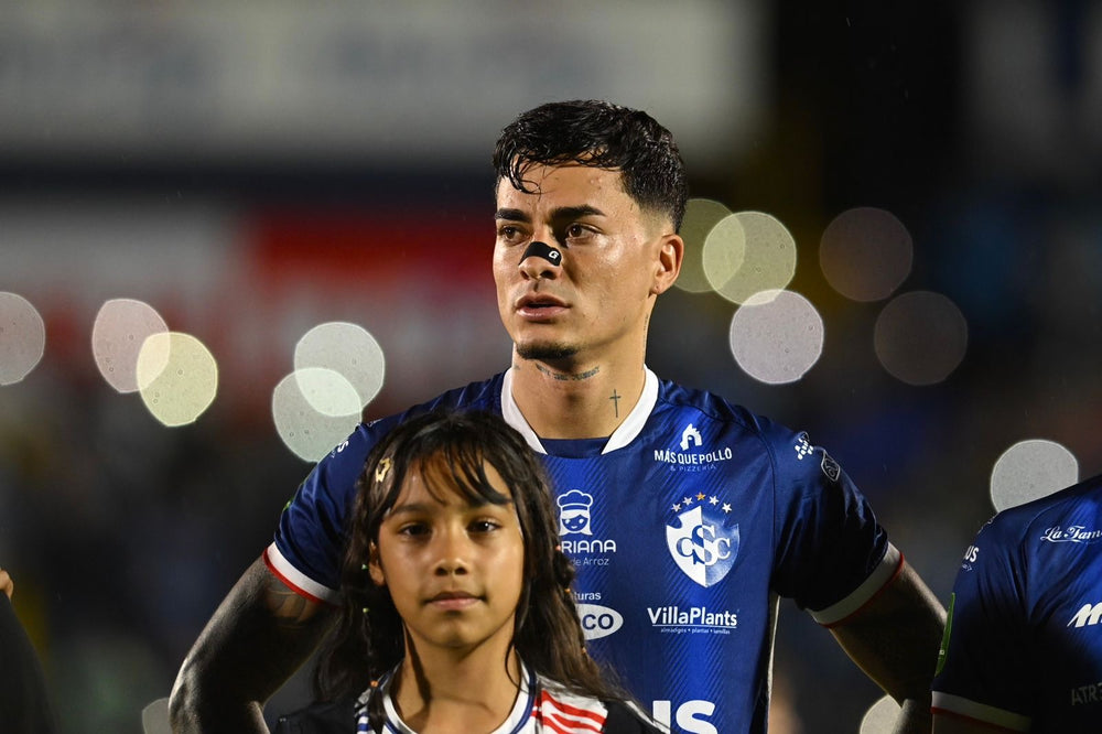 Jugador de fútbol con tiras nasales gronex
